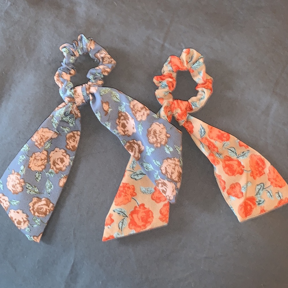 2 scarf hair ties
